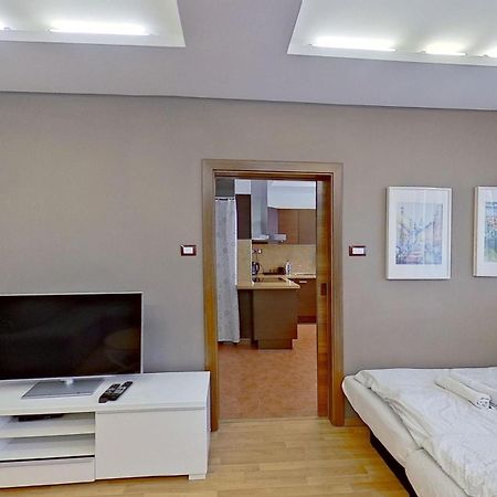 2Br Apt With Free Garage Parking, Close To The Historic Centre Bratislava Esterno foto
