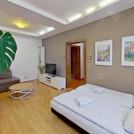 2Br Apt With Free Garage Parking, Close To The Historic Centre Bratislava Esterno foto