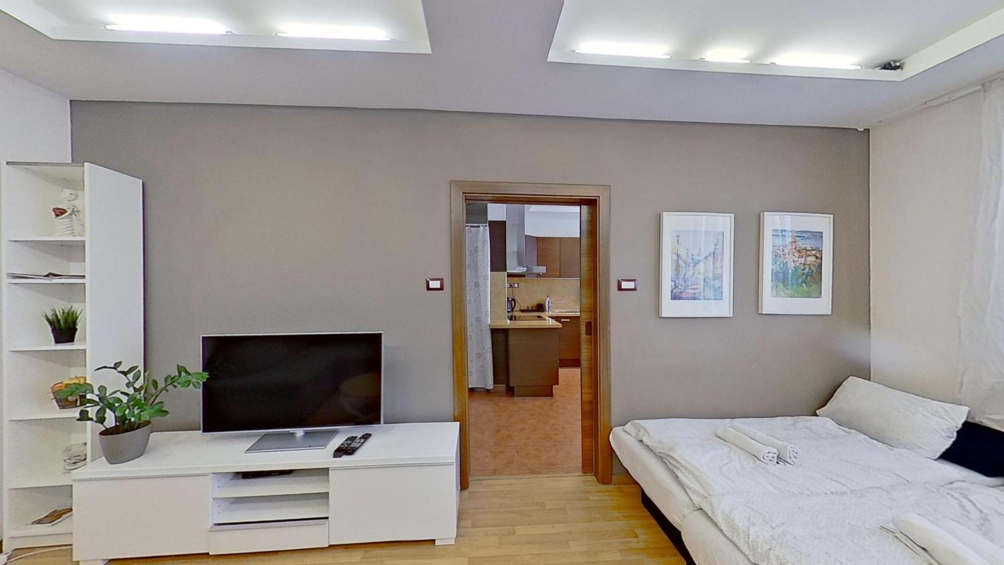 2Br Apt With Free Garage Parking, Close To The Historic Centre Bratislava Esterno foto