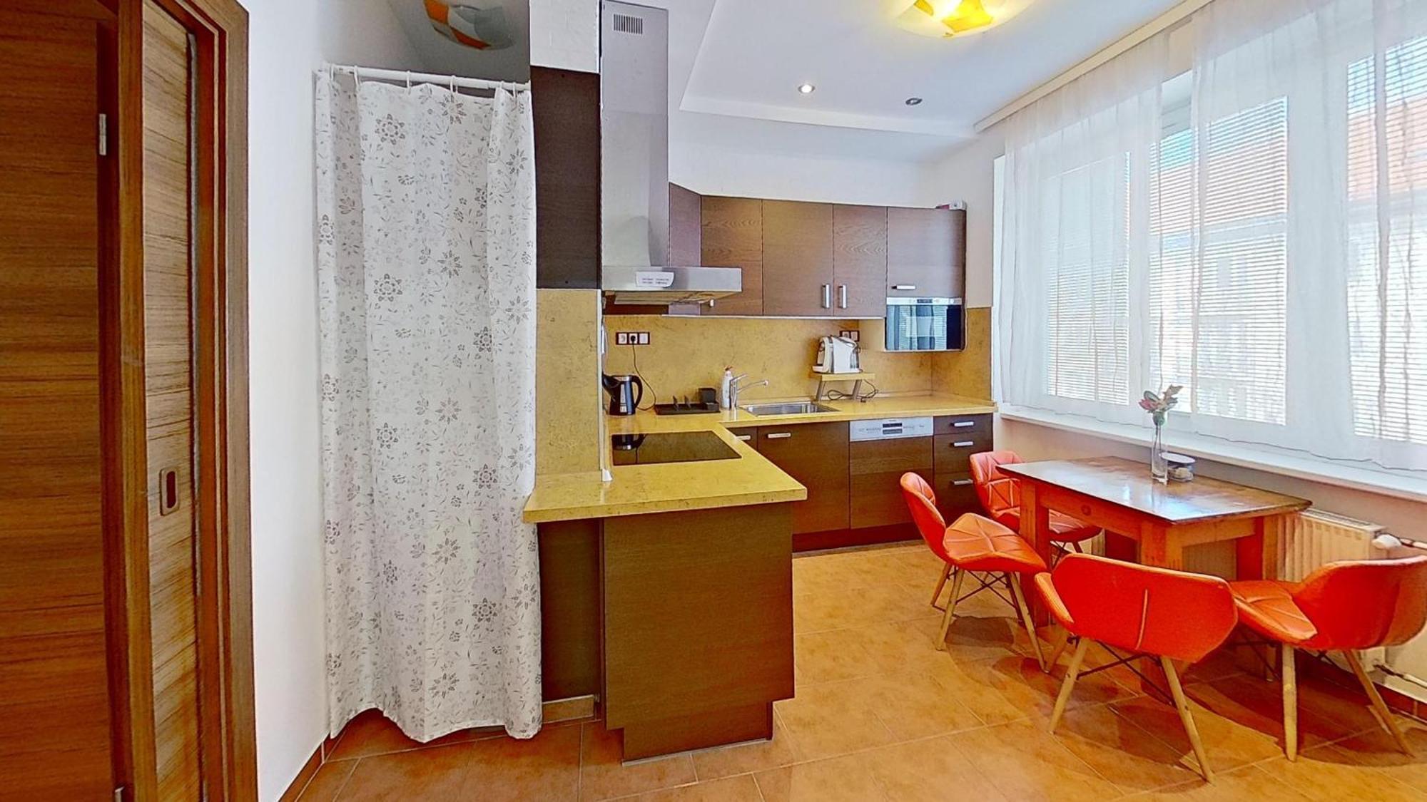 2Br Apt With Free Garage Parking, Close To The Historic Centre Bratislava Esterno foto